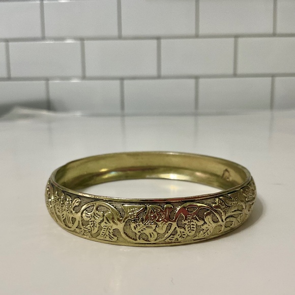 VTG Gold Tone Leaf Etched Bracelet - Picture 1 of 5